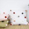 Housse de coussin Blanche à pompons